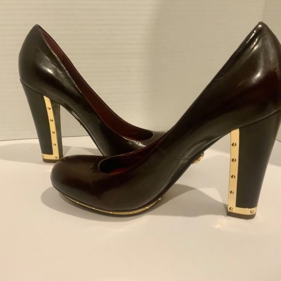 BCBGMaxazria Maroon Pump with high heel and gold detailing - Size 7.5 (37.5) - Picture 5 of 5